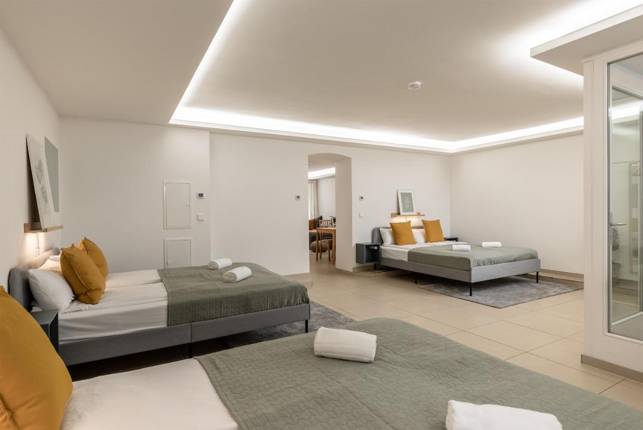 Spacious Apartment In Hemholtzkiez Prenzlauer Berg For 8 People Hiddenseer Berlin Extérieur photo